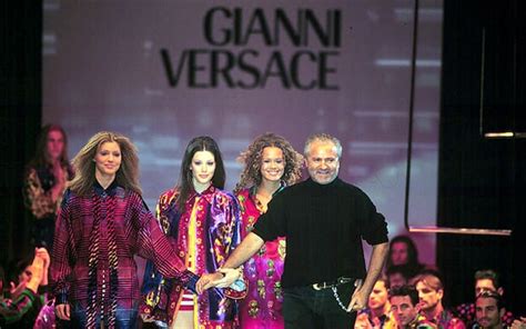 Venticinque anni senza Gianni Versace, l’imperatore della